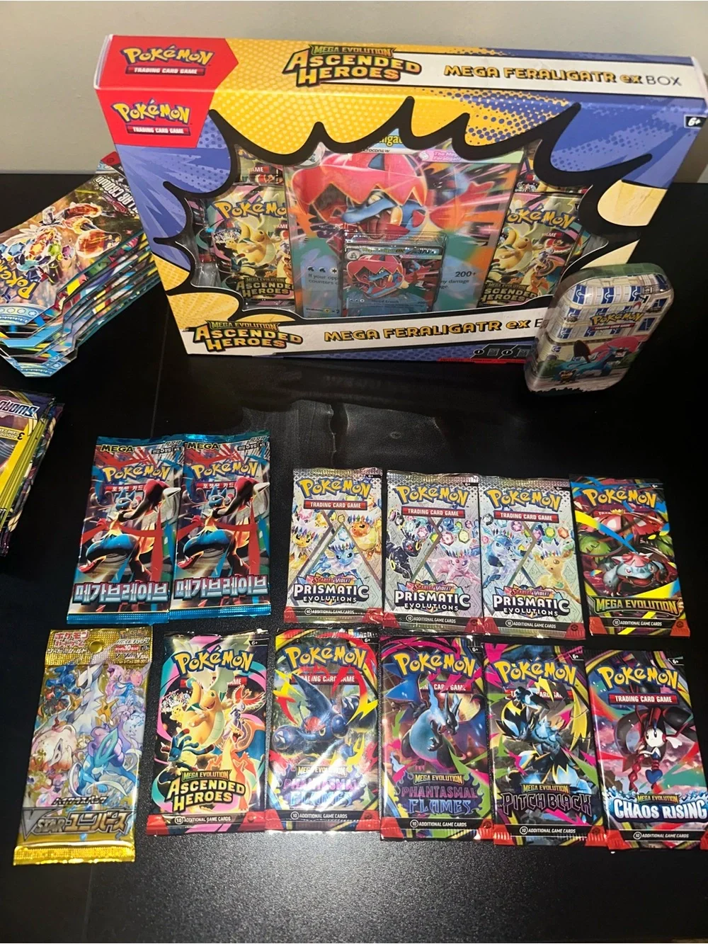 Pokémon TCG Lot 33 booster packs+1 mini tin + 1 box